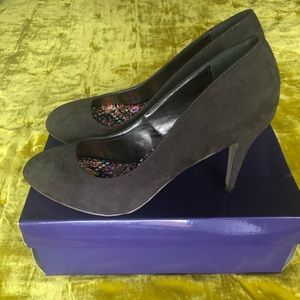 Madden Girl Grey Pump